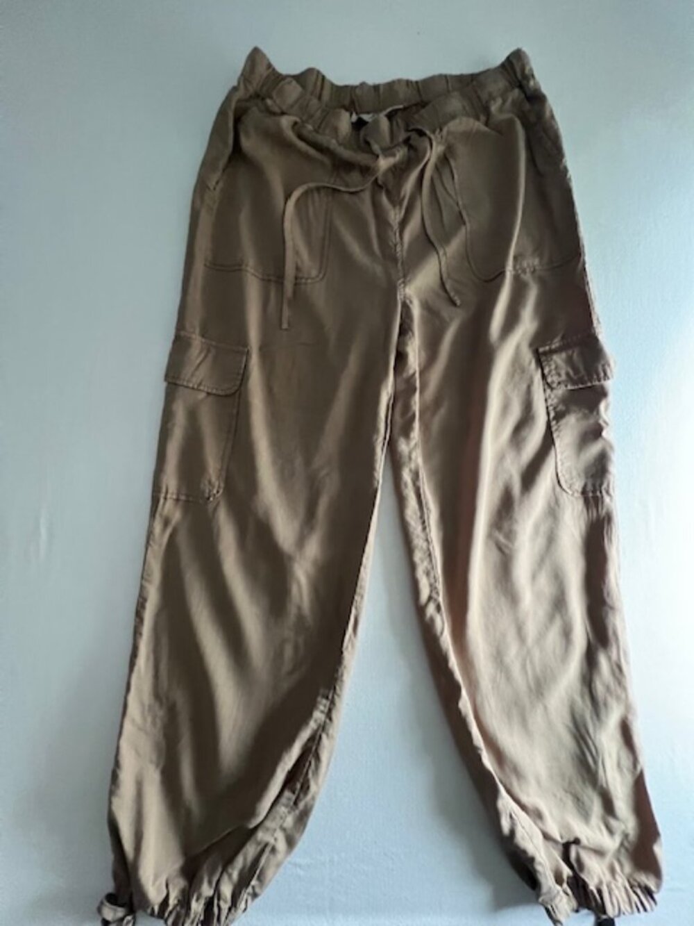 EUC THREAD & SUPPLY relaxed khaki Cargo. Elastic waist, tapered wide‎ leg Size M